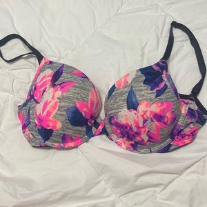 PINK Victoria’s Secret 34D bra